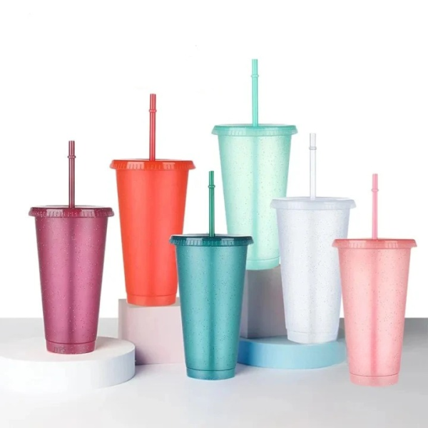 gourde gobelet avec paille rose